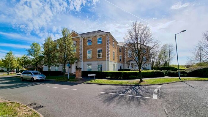 2 Bedroom Flat To Rent In Queen Elizabeth Court, Greenwich Way, Waltham Abbey, EN9