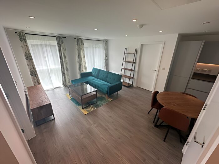 2 Bedroom Apartment To Rent In Alexandra Apartments, Burley Road, Leeds, LS4