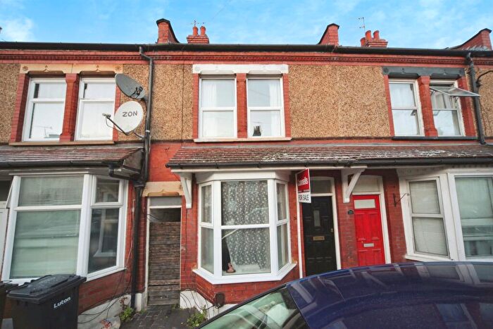 3 Bedroom Terraced House For Sale In St. Saviours Crescent, Luton, LU1