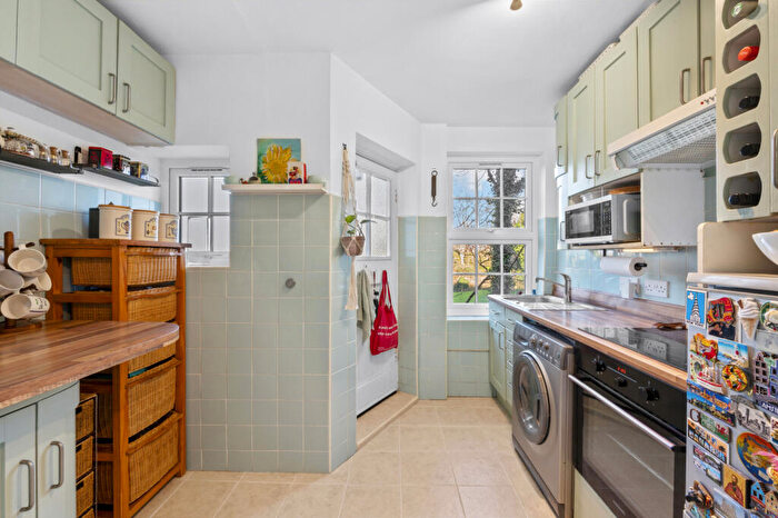 2 Bedroom Apartment For Sale In West Barnes Lane, New Malden, Raynes Park, KT3