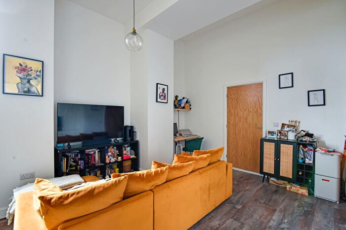 1 Bedroom Flat To Rent In New Road, Rochester, ME1