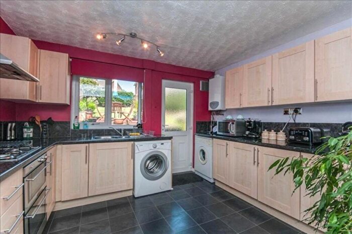 3 Bedroom End Of Terrace House For Sale In Elaine Close, Exeter, Devon, EX4