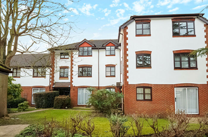 1 Bedroom Flat To Rent In Hanover House, Lenelby Road, Surbiton, KT6