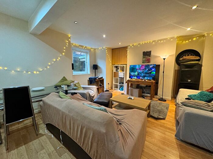 7 Bedroom Terraced House To Rent In Brudenell Road, Hyde Park, Leeds, LS6