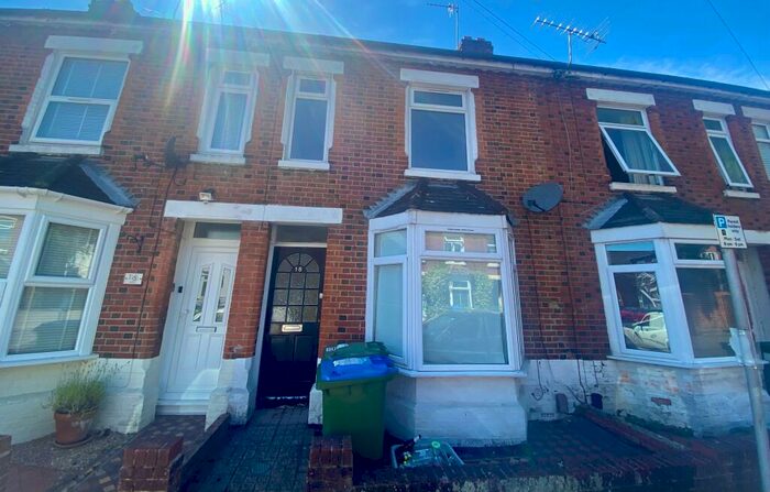 2 Bedroom House To Rent In Burton Road, Polygon, SO15
