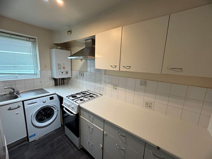 1 Bedroom Flat To Rent In Evergreen Way, Hayes, Middlesex, UB3