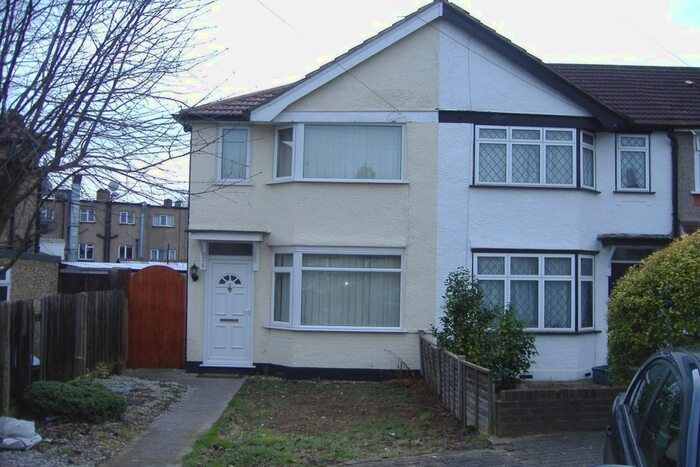 2 Bedroom End Of Terrace House To Rent In Kingsmead Drive, Northolt, UB5