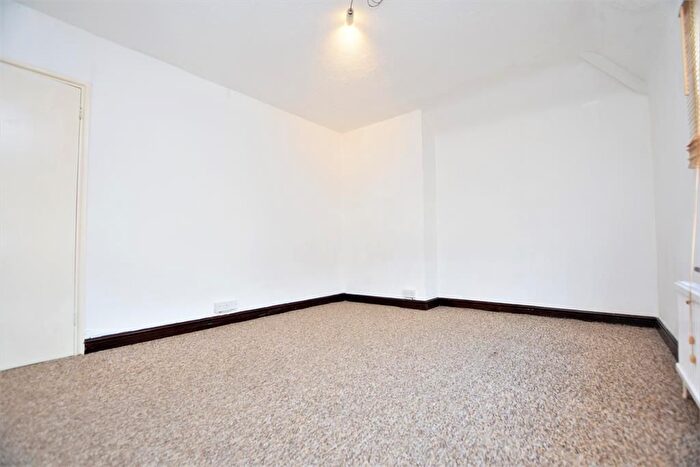 2 Bedroom End Of Terrace House To Rent In Wren Road, Dagenham, RM9