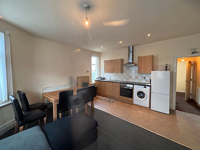 2 Bedroom Flat To Rent In Barrow Road, Sheffield, S9