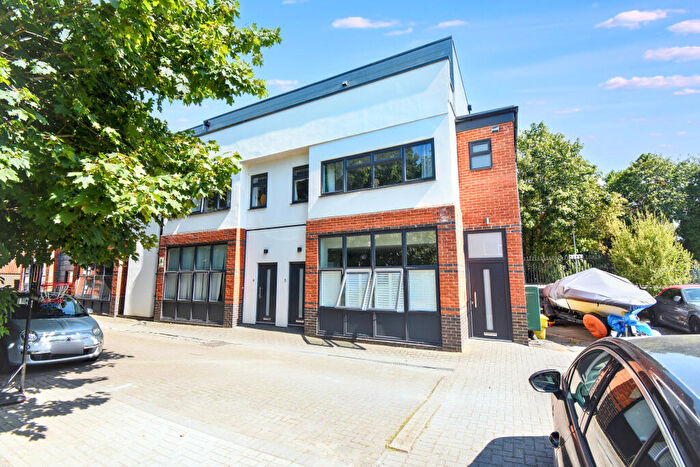 1 Bedroom Flat For Sale In Flat, Unit, Station Court, Bourne End, SL8