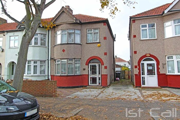 3 Bedroom Semi-Detached House To Rent In Stadium Road, Southend On Sea, SS2