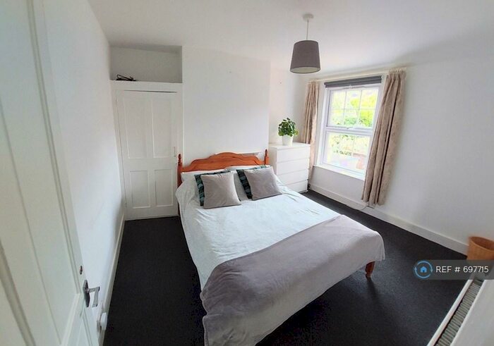 2 Bedroom Flat To Rent In Boundary Road, Newbury, RG14