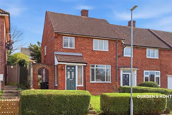 2 Bedroom End Terrace House For Sale In Goldingham Avenue, Loughton, IG10