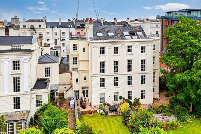 2 Bedroom Flat For Sale In Western Terrace, The Park, NG7