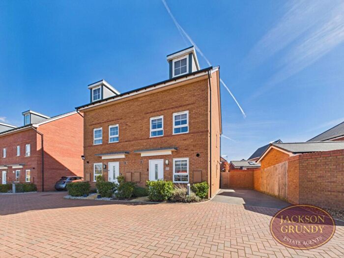 3 Bedroom Town House For Sale In Higgs Close, Overstone, NN6