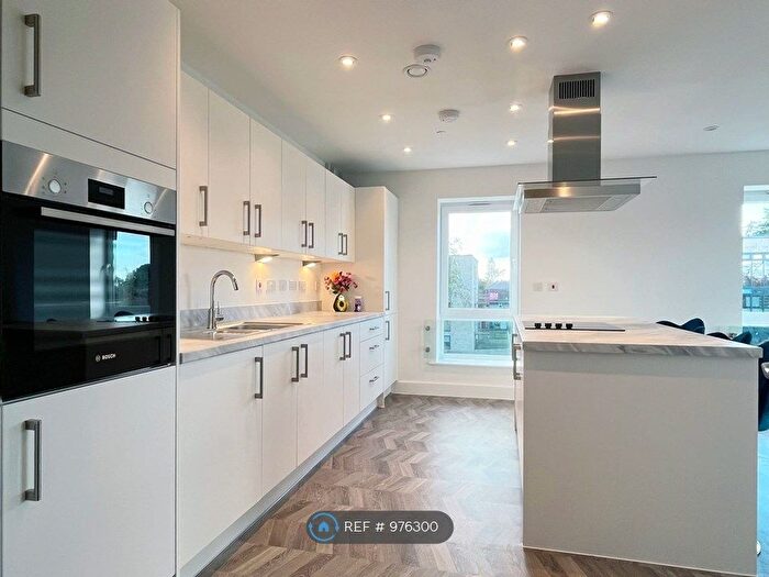 2 Bedroom Flat To Rent In Johanna House, Bath, BA2