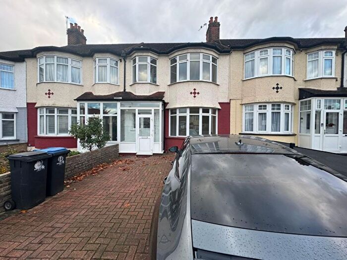 4 Bedroom Terraced House To Rent In Hedge Lane, London, N13