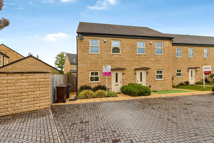 2 Bedroom Semi-Detached House For Sale In Sark Court, Leeds, LS14