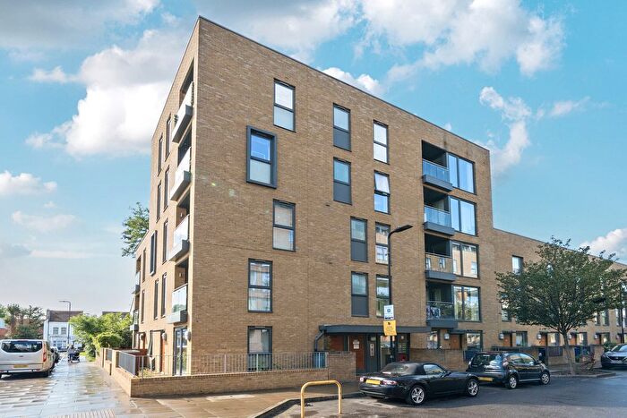 2 Bedroom Flat For Sale In Tewkesbury Road, London, W13