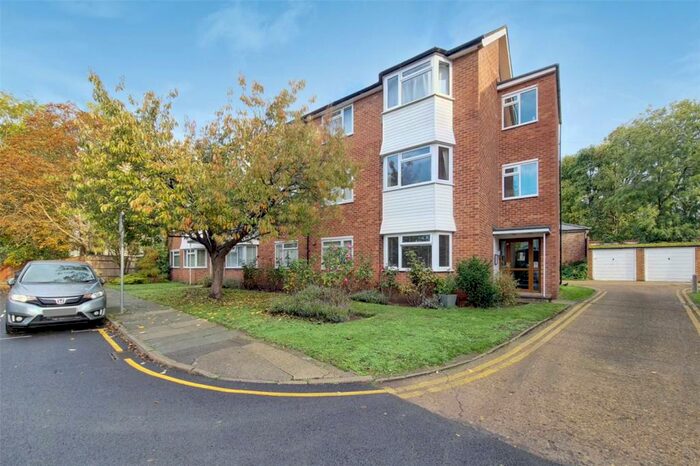 2 Bedroom Apartment To Rent In Kingswood Close, Surbiton, KT6