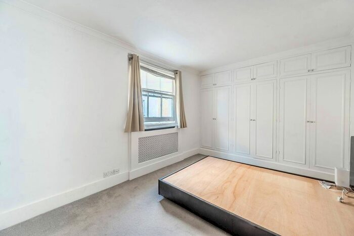 2 Bedroom Flat To Rent In Atherstone Mews, South Kensington, London, SW7