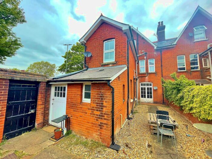 1 Bedroom Flat To Rent In The Quarry, York Road, Guildford, GU1