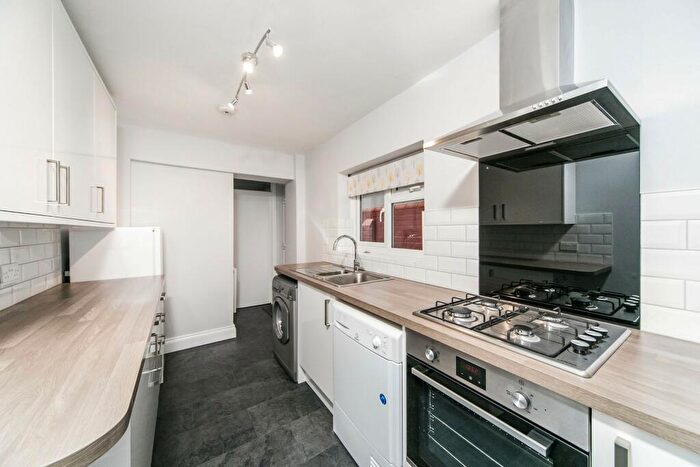 3 Bedroom Terraced House To Rent In Waldeck Street, Reading, RG1