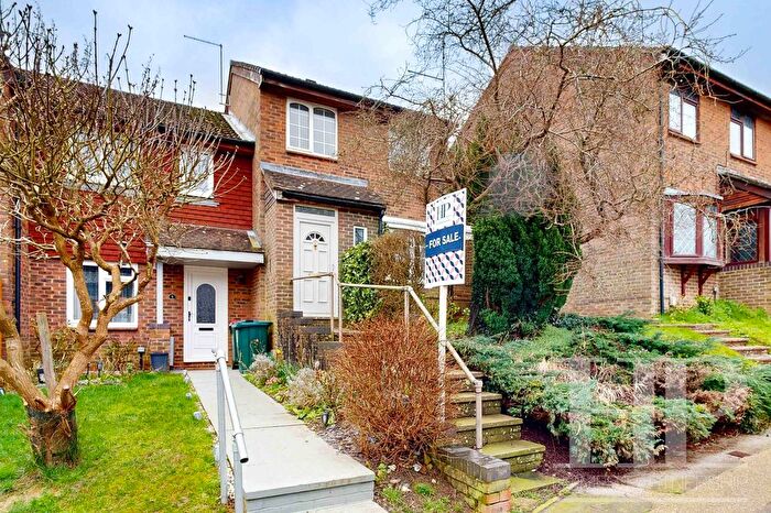 3 Bedroom End Terrace House For Sale In Hollingbourne Crescent, Crawley, RH11