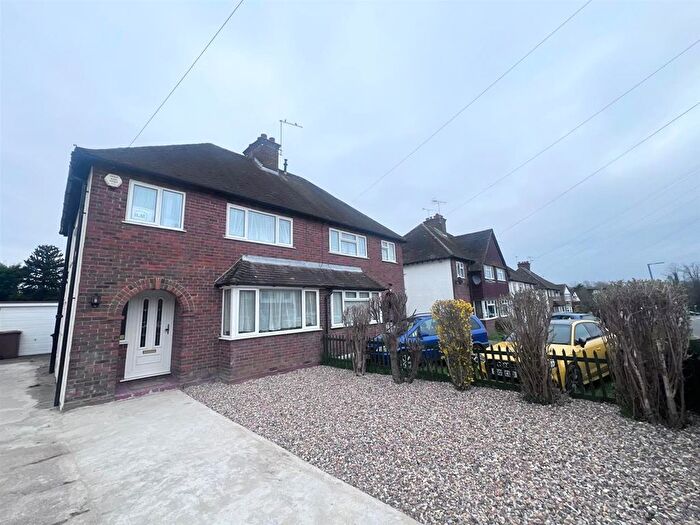 3 Bedroom Semi-Detached House To Rent In Woodland Road, Maple Cross, Rickmansworth, WD3