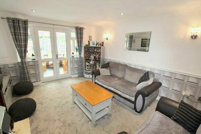 3 Bedroom Bungalow For Sale In Elfin Grove, Dunton Bassett, Lutterworth, LE17