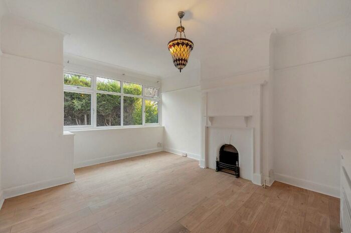 3 Bedroom End Of Terrace House To Rent In Pleydell Avenue, London, SE19