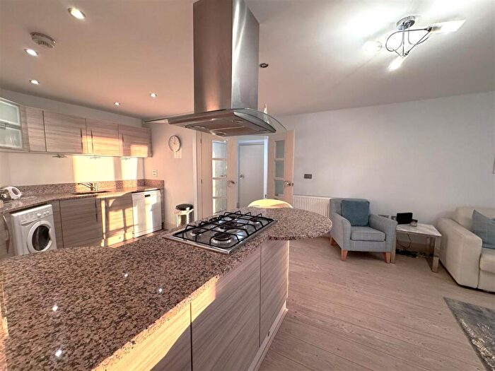 1 Bedroom Apartment To Rent In Marine Parade East, Lee-On-The-Solent, PO13