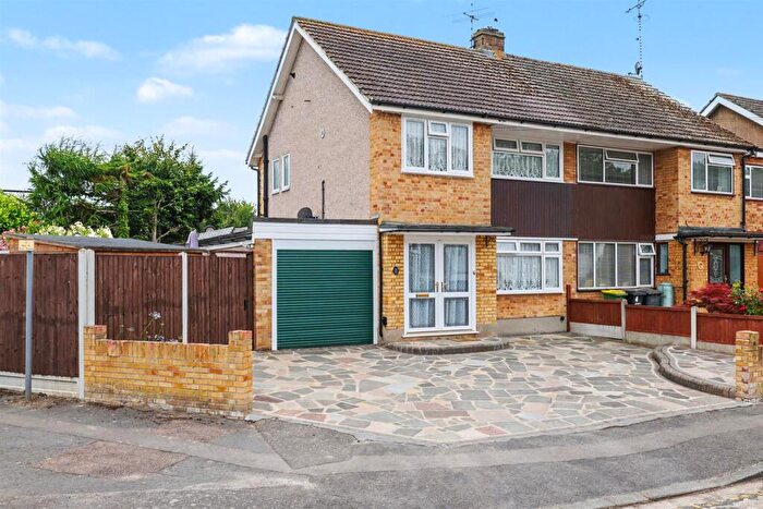 3 Bedroom Semi-Detached House For Sale In Merryfields Avenue, Hockley, SS5