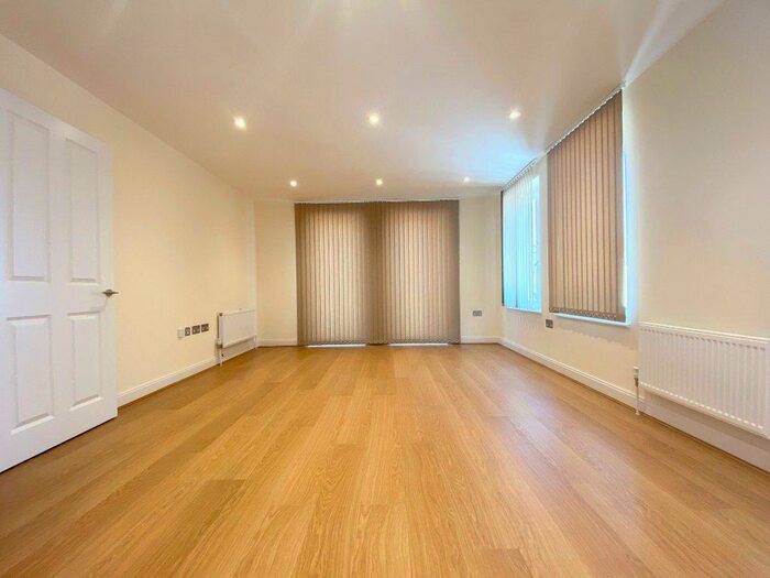 2 Bedroom Flat To Rent In Tapster Street, Barnet, Hertfordshire, EN5