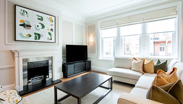 3 Bedroom Flat To Rent In Duke Street, London, W1K