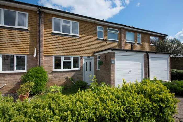 3 Bedroom Terraced House To Rent In Vanbrugh Close, Woodstock, OX20