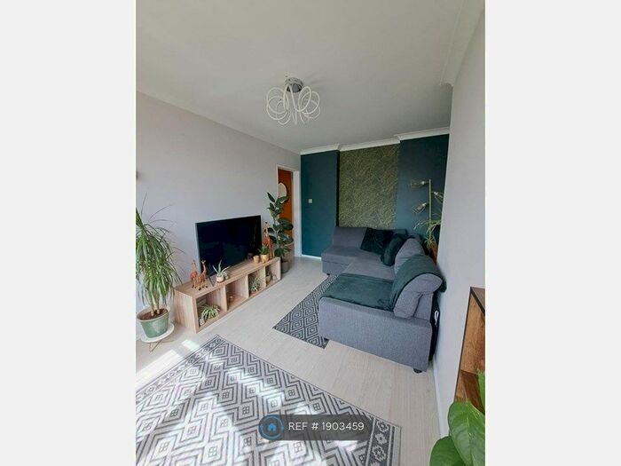 2 Bedroom Maisonette To Rent In Ferrymead Gardens, Greenford, UB6