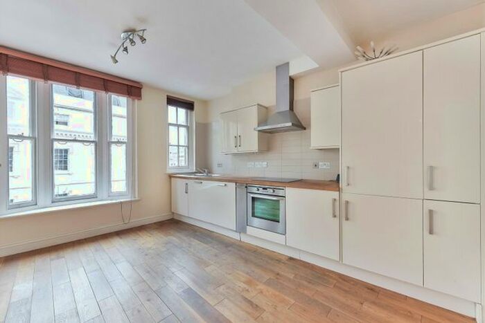 2 Bedroom Flat To Rent In Clerkenwell Green, Farringdon, EC1R
