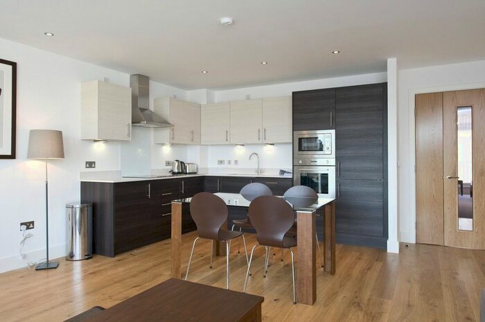 2 Bedroom Flat To Rent In Brandfield Street, Edinburgh, EH3