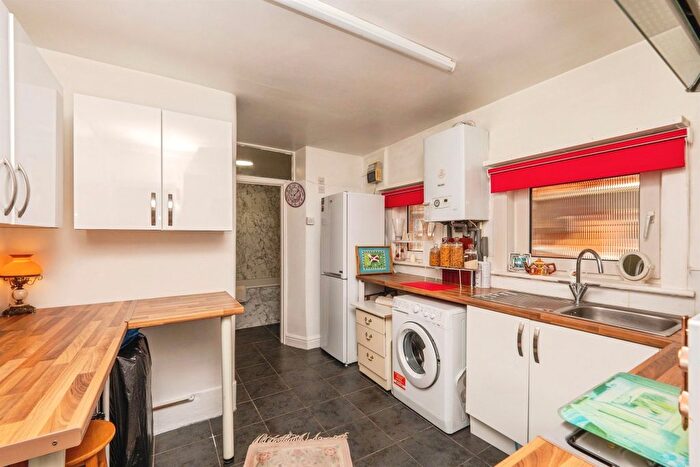 1 Bedroom Flat For Sale In Buxton Road, Weymouth, DT4