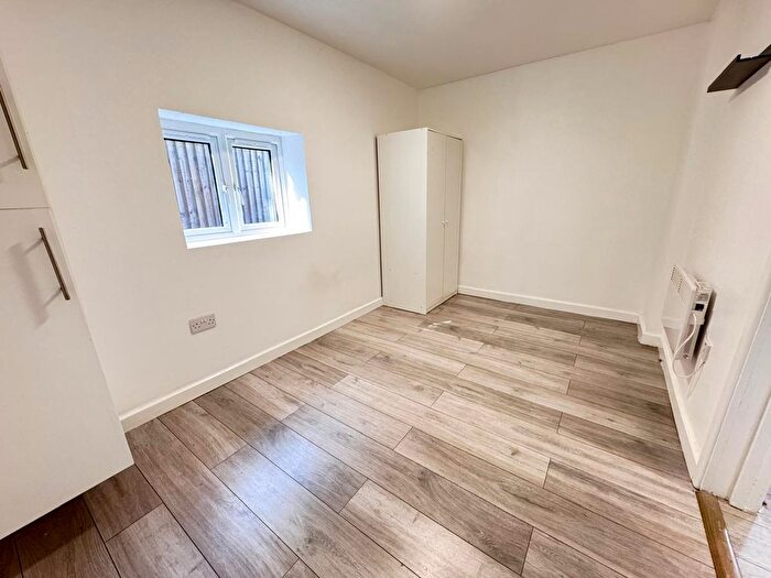 5 Bedroom End Of Terrace House To Rent In Danecourt Gardens, Croydon, CR0
