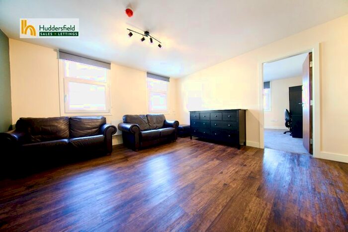 2 Bedroom Flat To Rent In New Street, Huddersfield, HD1