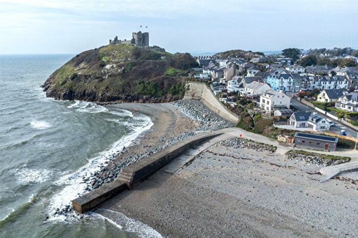 2 Bedroom Apartment For Sale In Lon Felin, Criccieth, Gwynedd, LL52