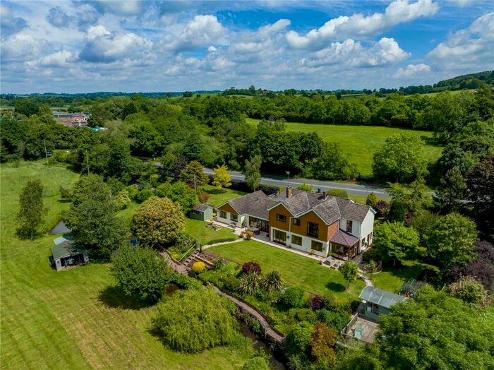 4 Bedroom Detached House For Sale In Redditch Road, Alvechurch, Birmingham, Worcestershire, B48