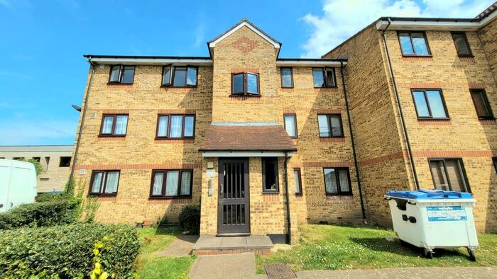 1 Bedroom Flat To Rent In Explorer Drive, Watford, WD18