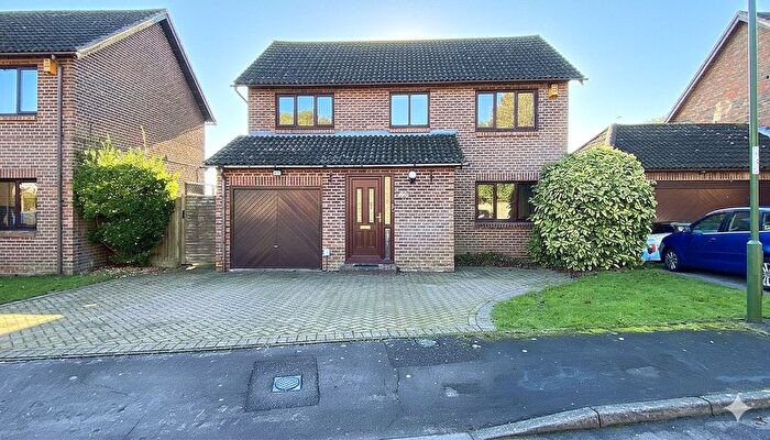 4 Bedroom Detached House For Sale In Grantsmead, North Lancing, West Sussex, BN15
