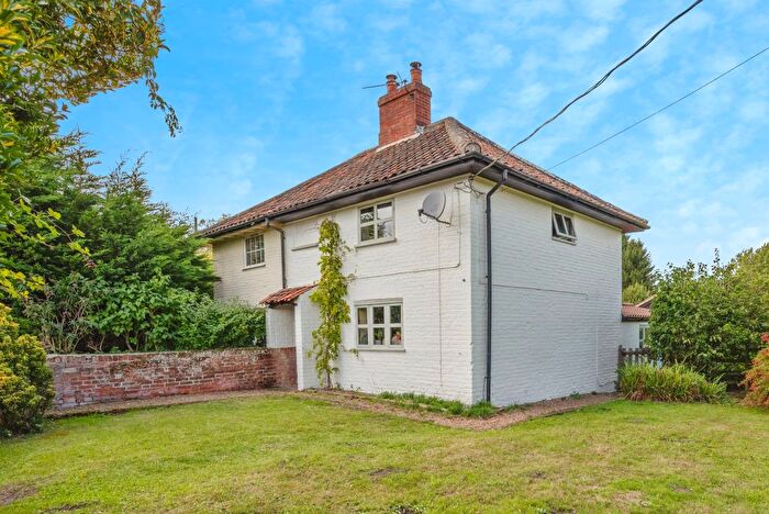 2 Bedroom Semi-Detached House For Sale In Pettywell Corner, Reepham, Norwich, NR10