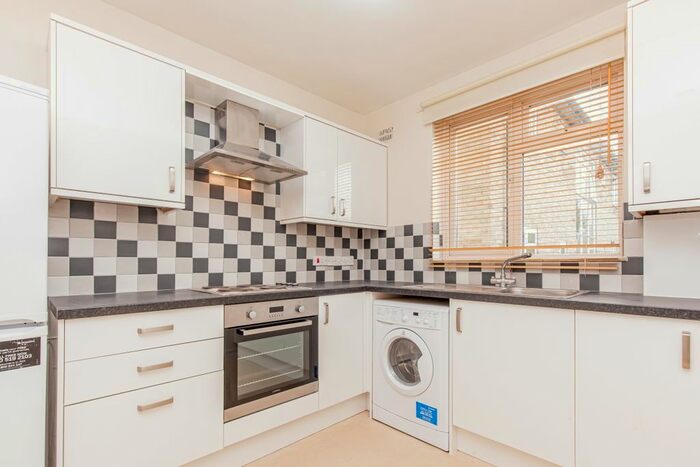 1 Bedroom Flat To Rent In Millway Close, Wolvercote, Oxford, OX2