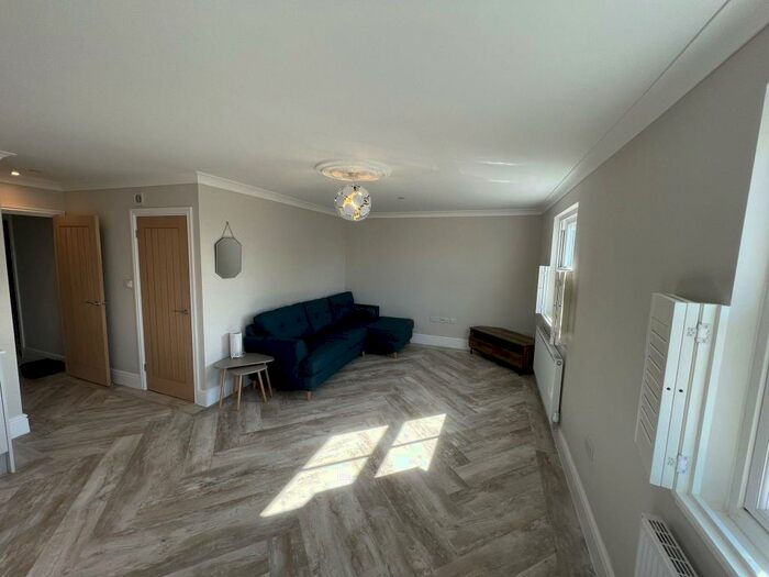 2 Bedroom Apartment To Rent In Bute Esplanade, Cardiff, CF10