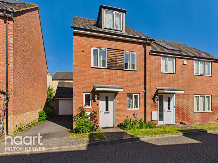 3 Bedroom Semi-Detached House For Sale In Hythe Way, Milton Keynes, MK10